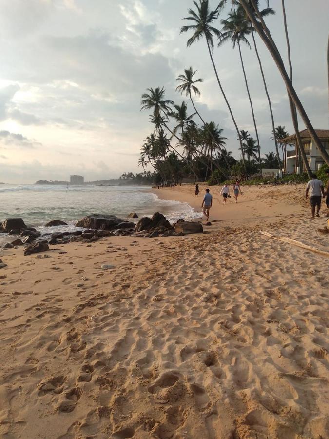 Near Beach Rest Unawatuna Exterior photo