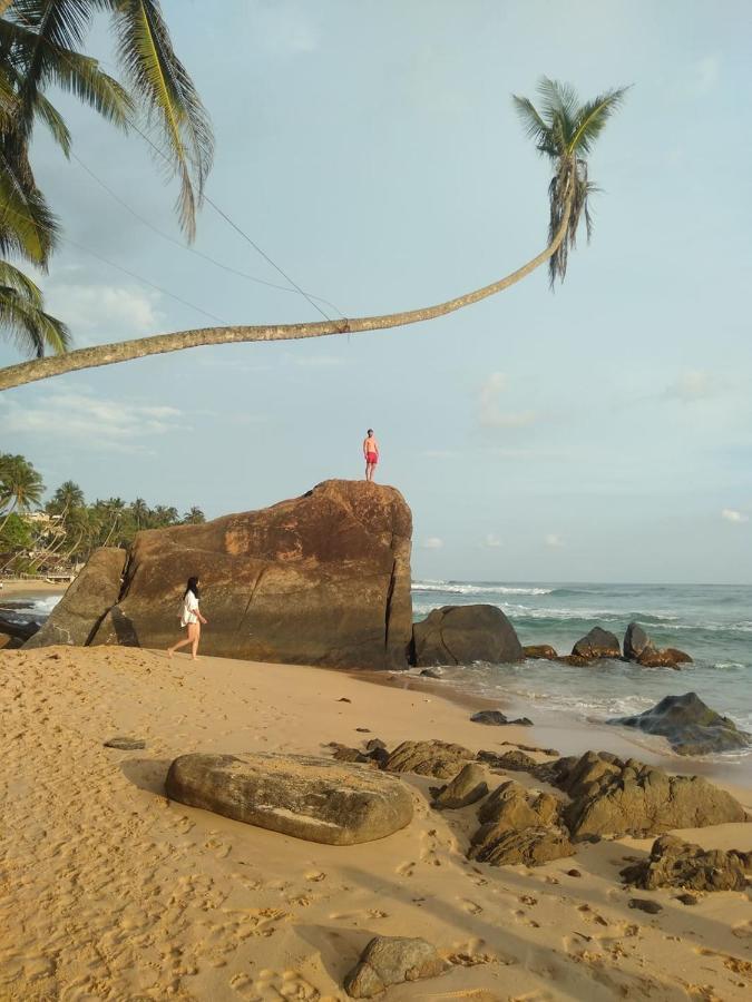 Near Beach Rest Unawatuna Exterior photo